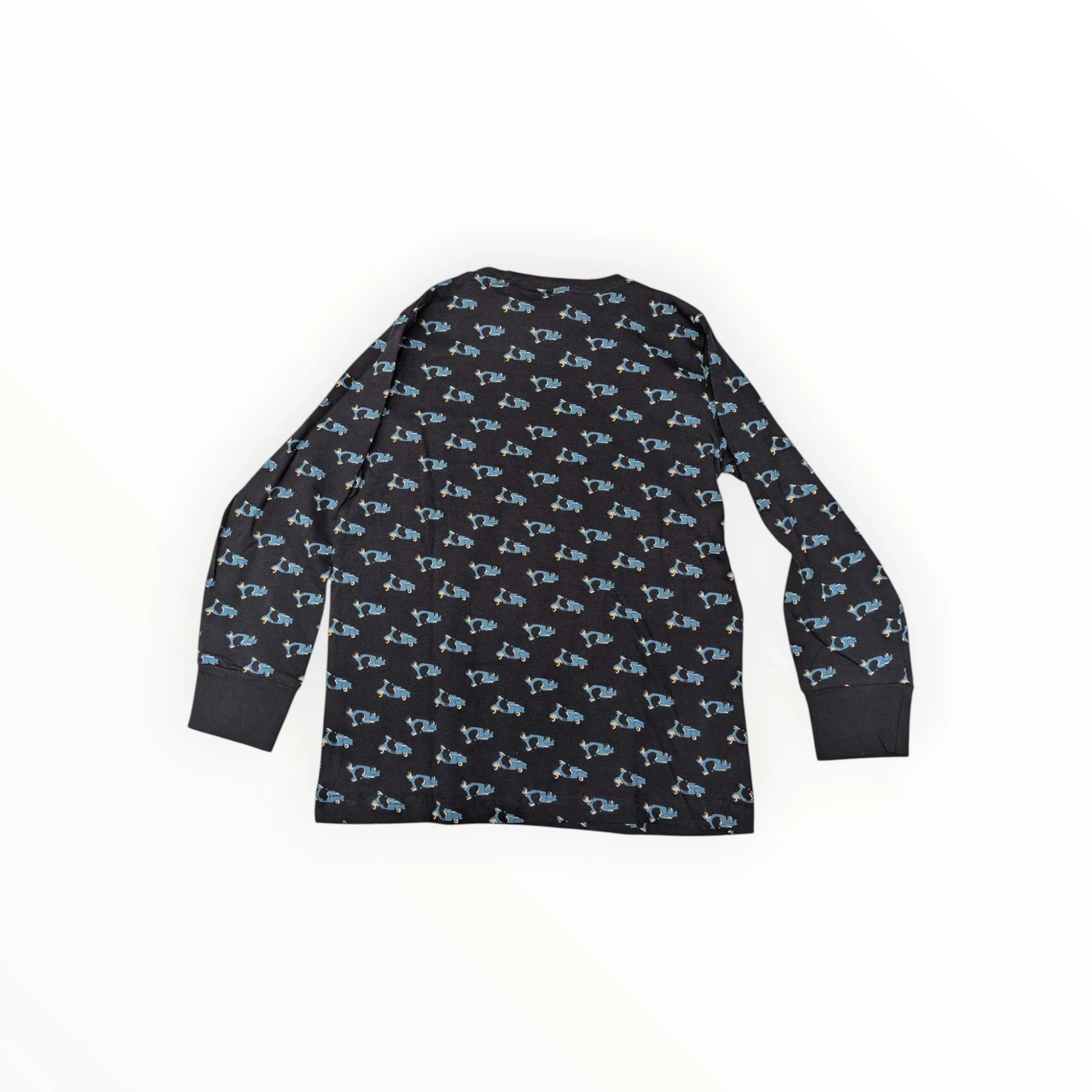 Pierrot Outlet jongens pyjama met scooterprint, lange mouwen, zwart met blauwe en gele scooters, katoenmix.