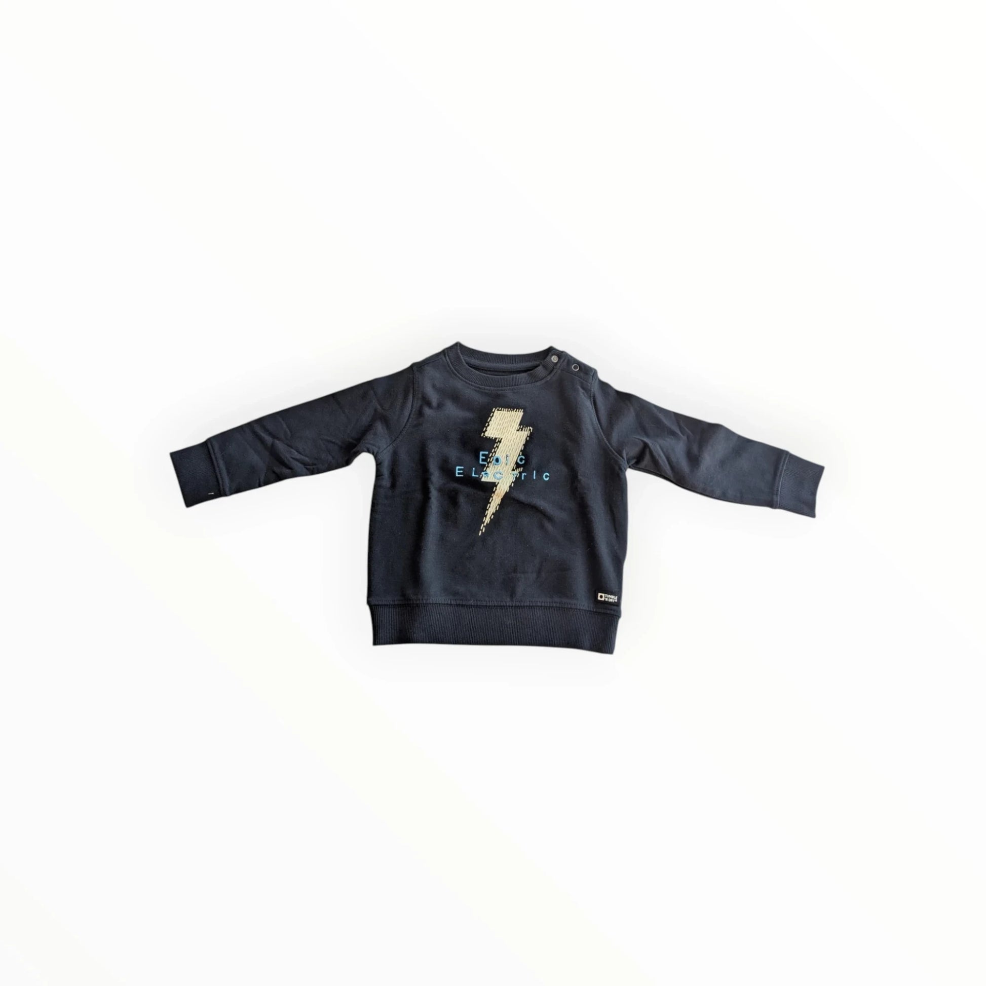 Pierrot Outlet jongens donkerblauwe sweater met bliksemprint en tekst "Feeling Electric". Ronde hals, drukknoopjes op schouder.