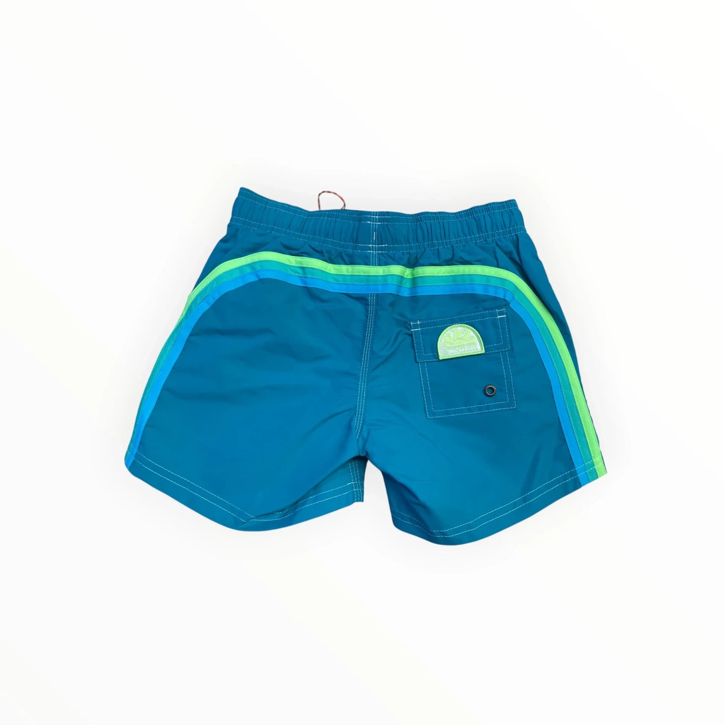 Pierrot Outlet jongens zwembroek turquoise met blauwe en groene strepen, elastische tailleband en achterzak.