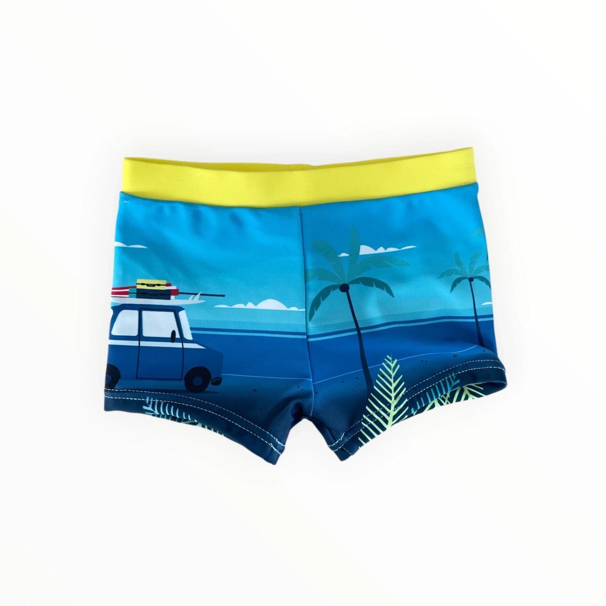Pierrot Outlet jongens zwemshort met surfbusje en palmbomen print, blauw met opvallende gele elastische tailleband.