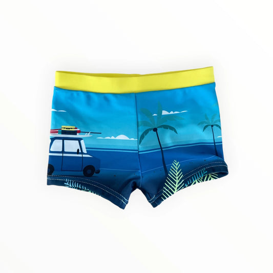 Pierrot Outlet jongens zwemshort met surfbusje en palmbomen print, blauw met opvallende gele elastische tailleband.