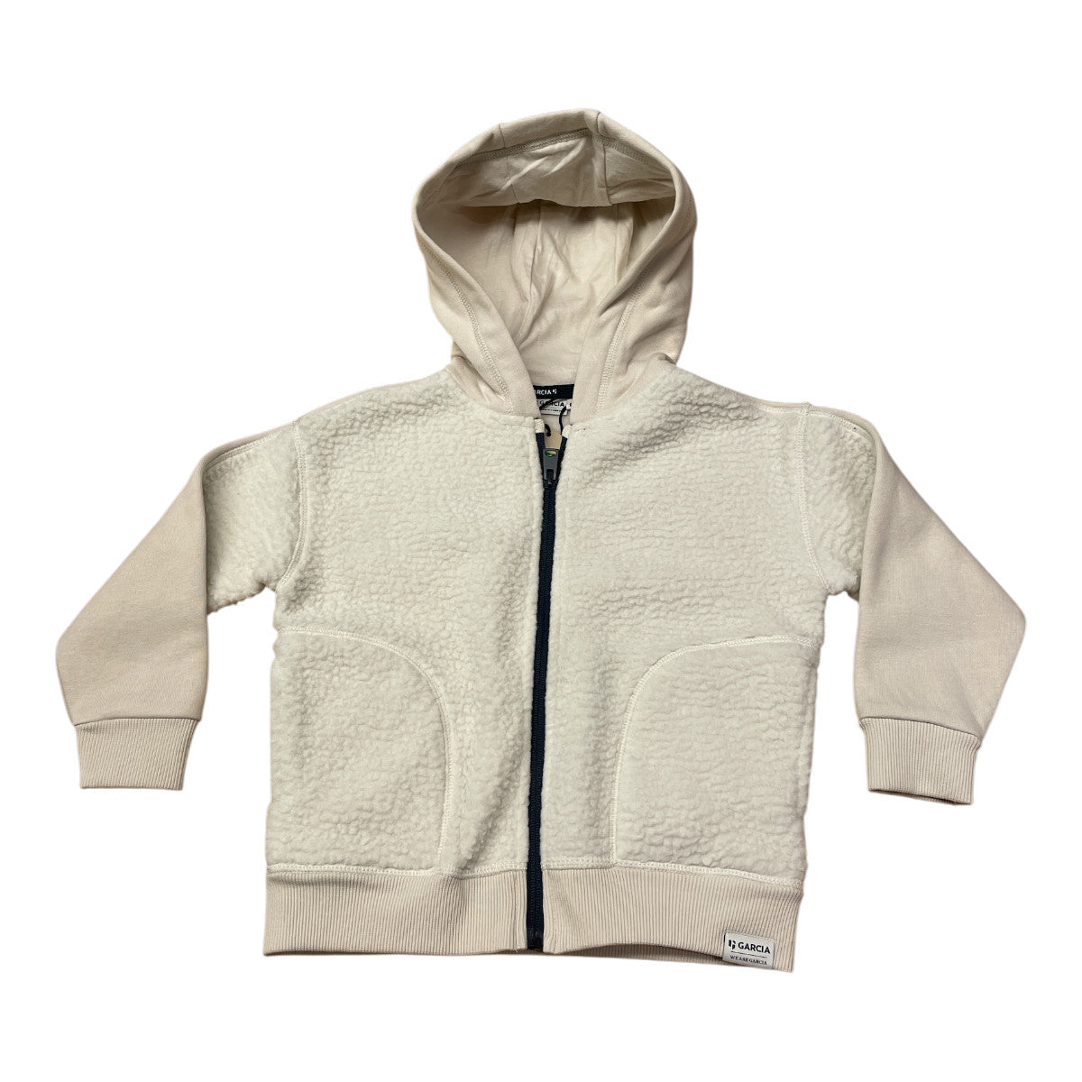 Pierrot Outlet beige teddy hoodie voor kinderen met rits, capuchon en steekzakken. Gemaakt van zachte teddy stof en katoen.