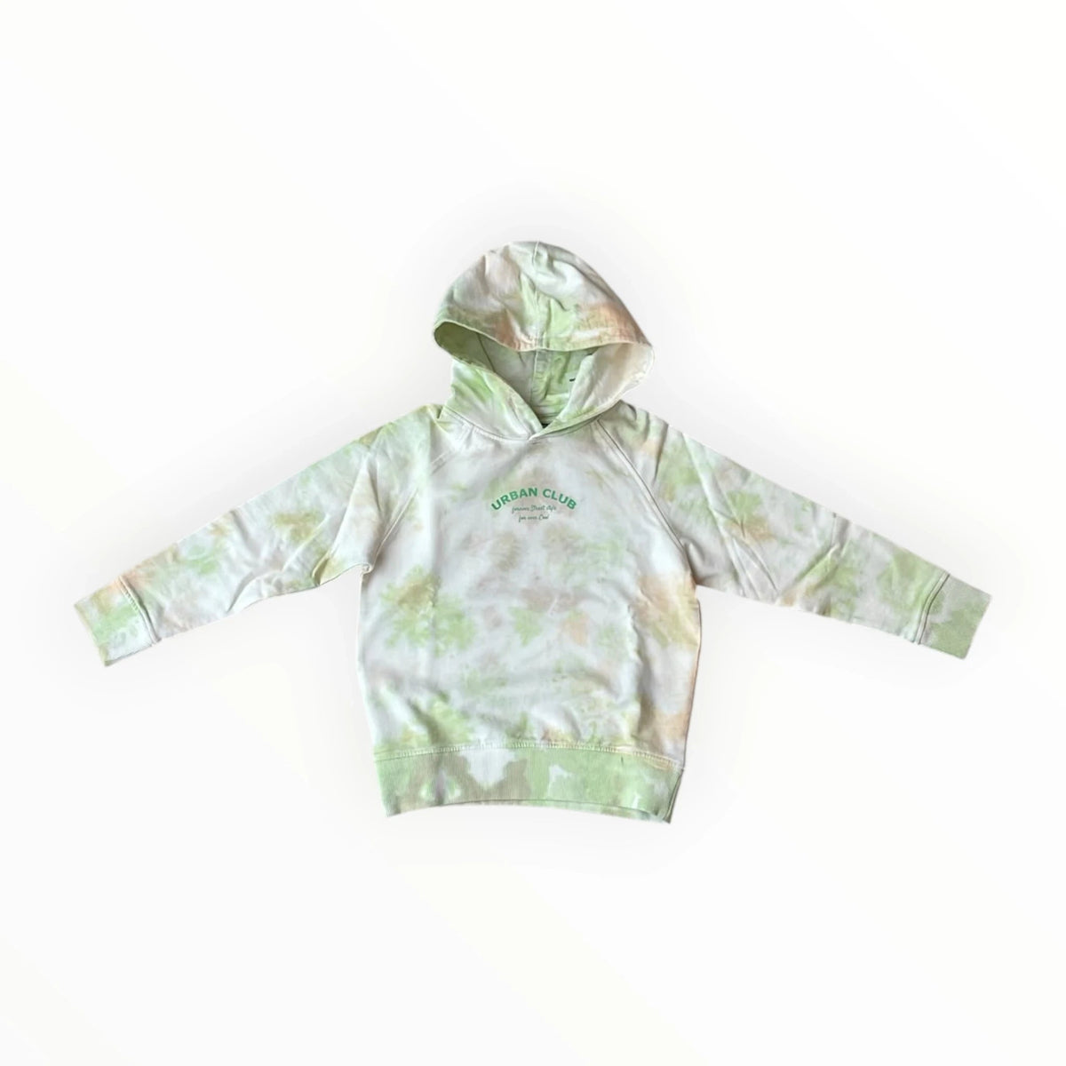 Pierrot Outlet hoodie voor kinderen met groen en geel tie-dye patroon en Urban Club logo op de borst.