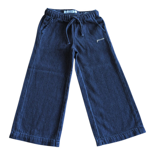Pierrot Outlet donkerblauwe wijde jeansbroek voor kinderen met elastische tailleband en trekkoord. Gemaakt van katoen.