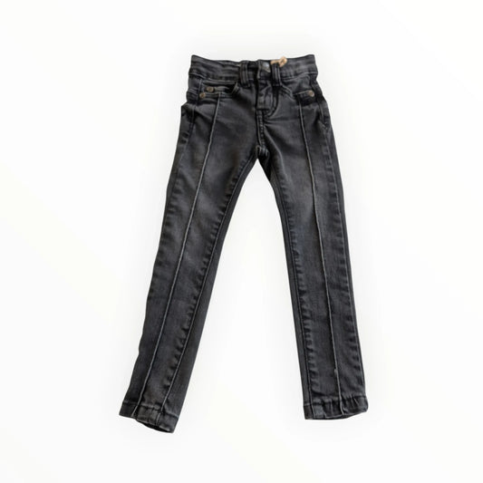 Pierrot Outlet Kinder skinny jeans in donkergrijs denim met verstelbare tailleband en vijf zakken.
