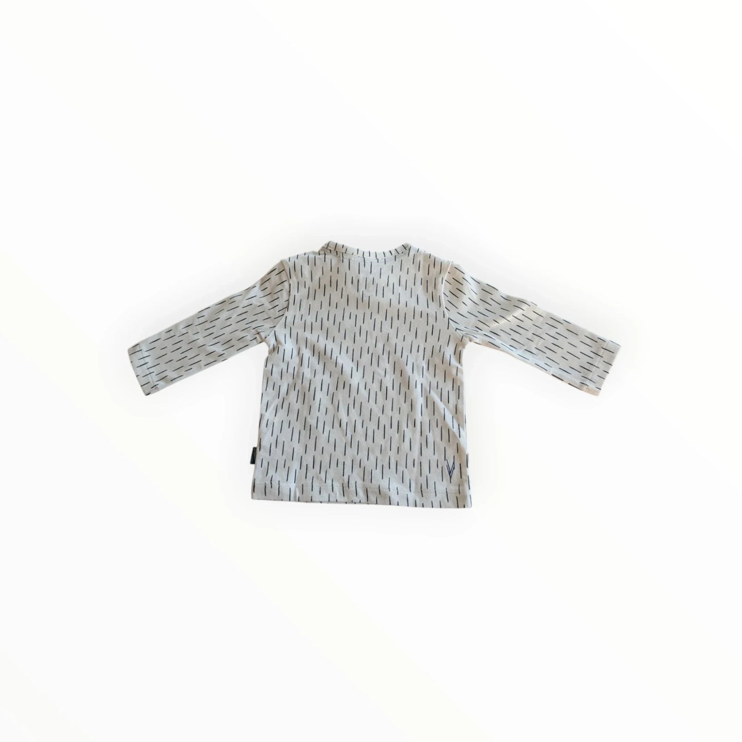 Pierrot Outlet kinder longsleeve met grafische print in lichtgrijs en zwart. Gemaakt van zachte stof.