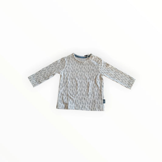 Pierrot Outlet kinder longsleeve met grafische print in lichtgrijs en donkergrijs, ronde hals, lange mouwen.