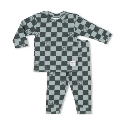 Pierrot Outlet geruite pyjamaset met lachende gezichtjes, blauwgroen, lange mouwen en lange broek.