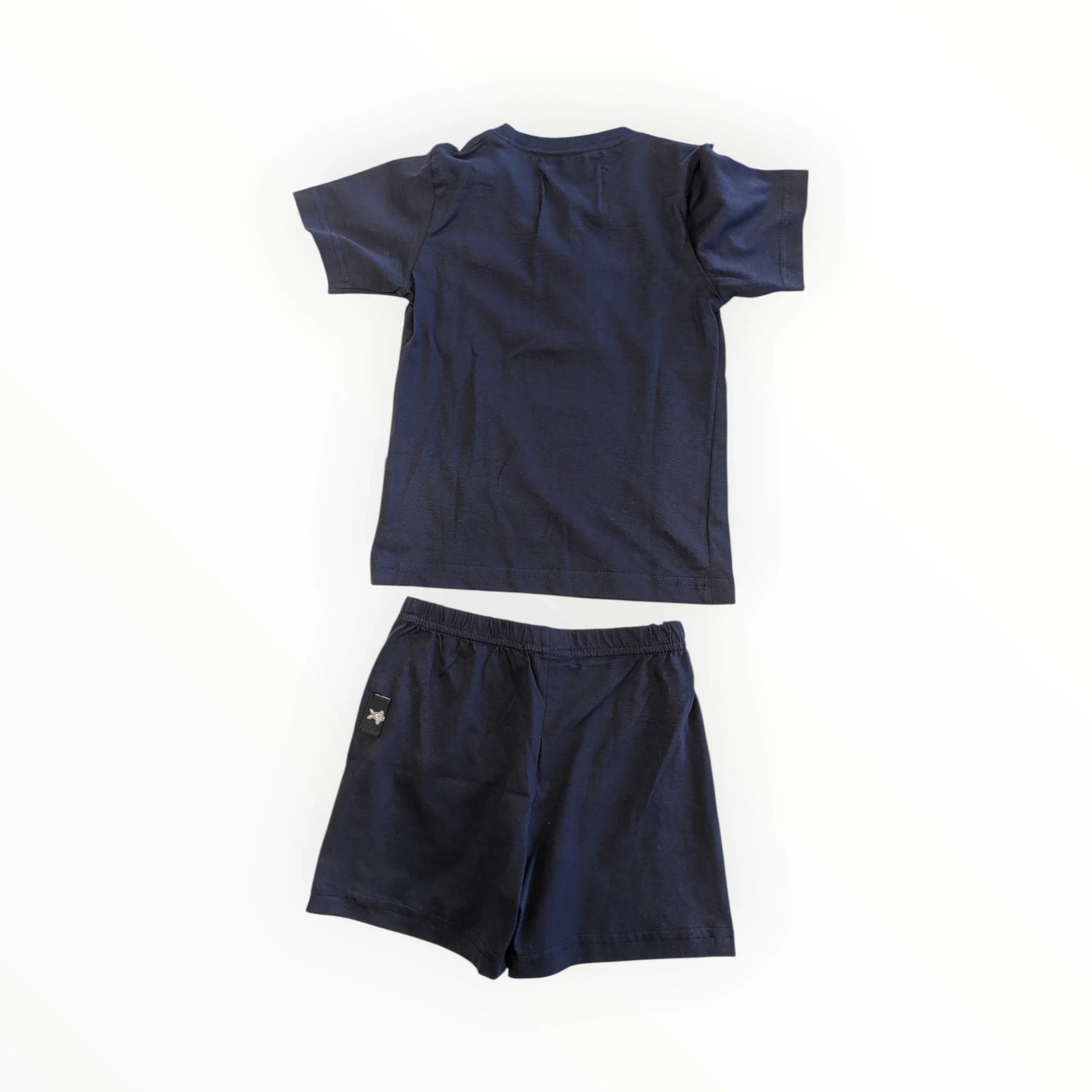 Pierrot Outlet kinder pyjamaset met donkerblauwe short en T-shirt met konijnenprint. Gemaakt van katoen.