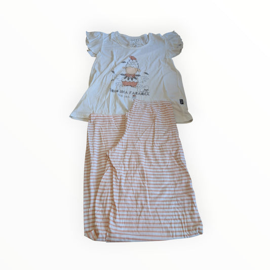 Pierrot Outlet tweedelige pyjamaset voor kinderen met wit T-shirt met ruches en gestreepte broek in aardetinten