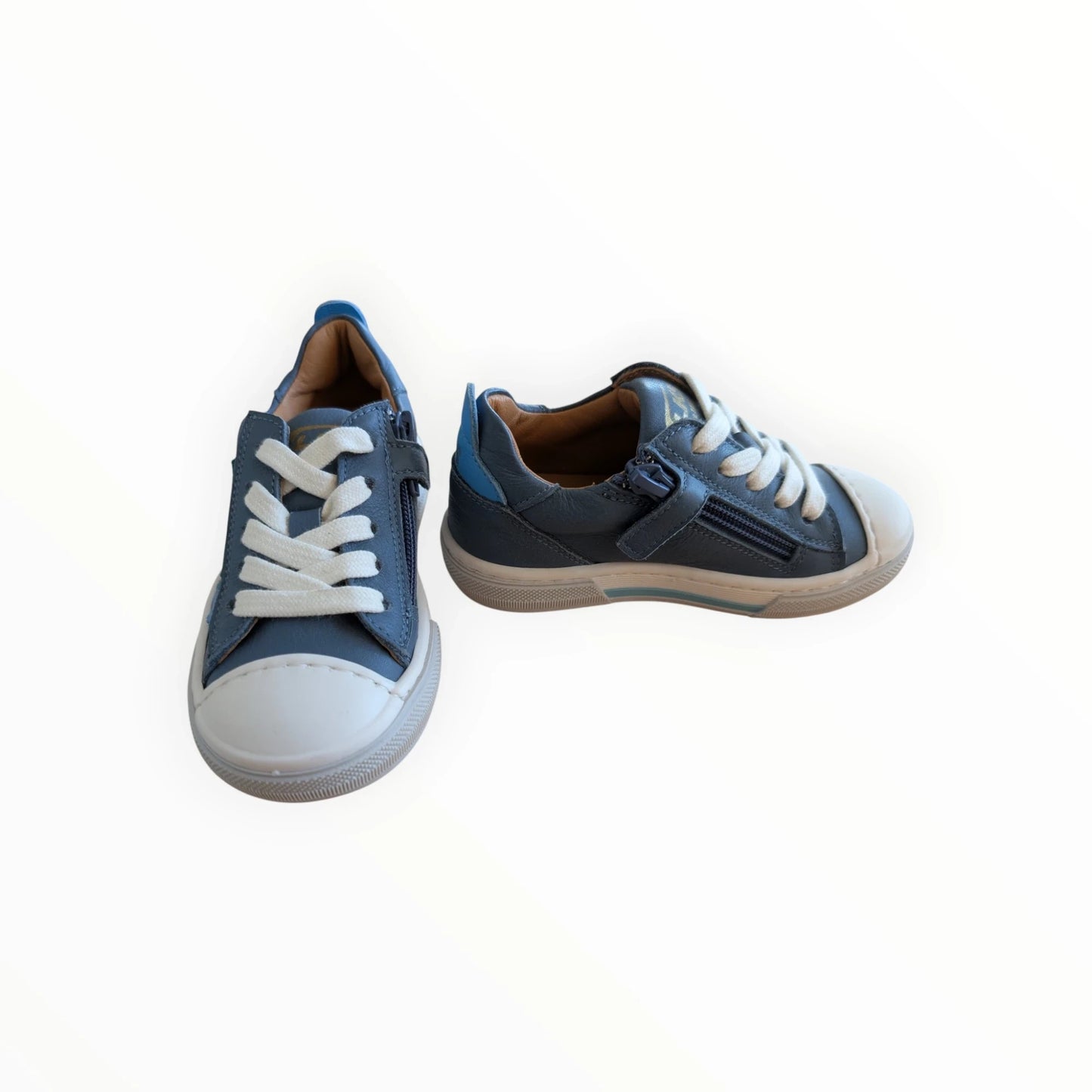 Pierrot Outlet blauwe leren sneakers voor kinderen met veters en rits, rubberen neus en flexibele zool.