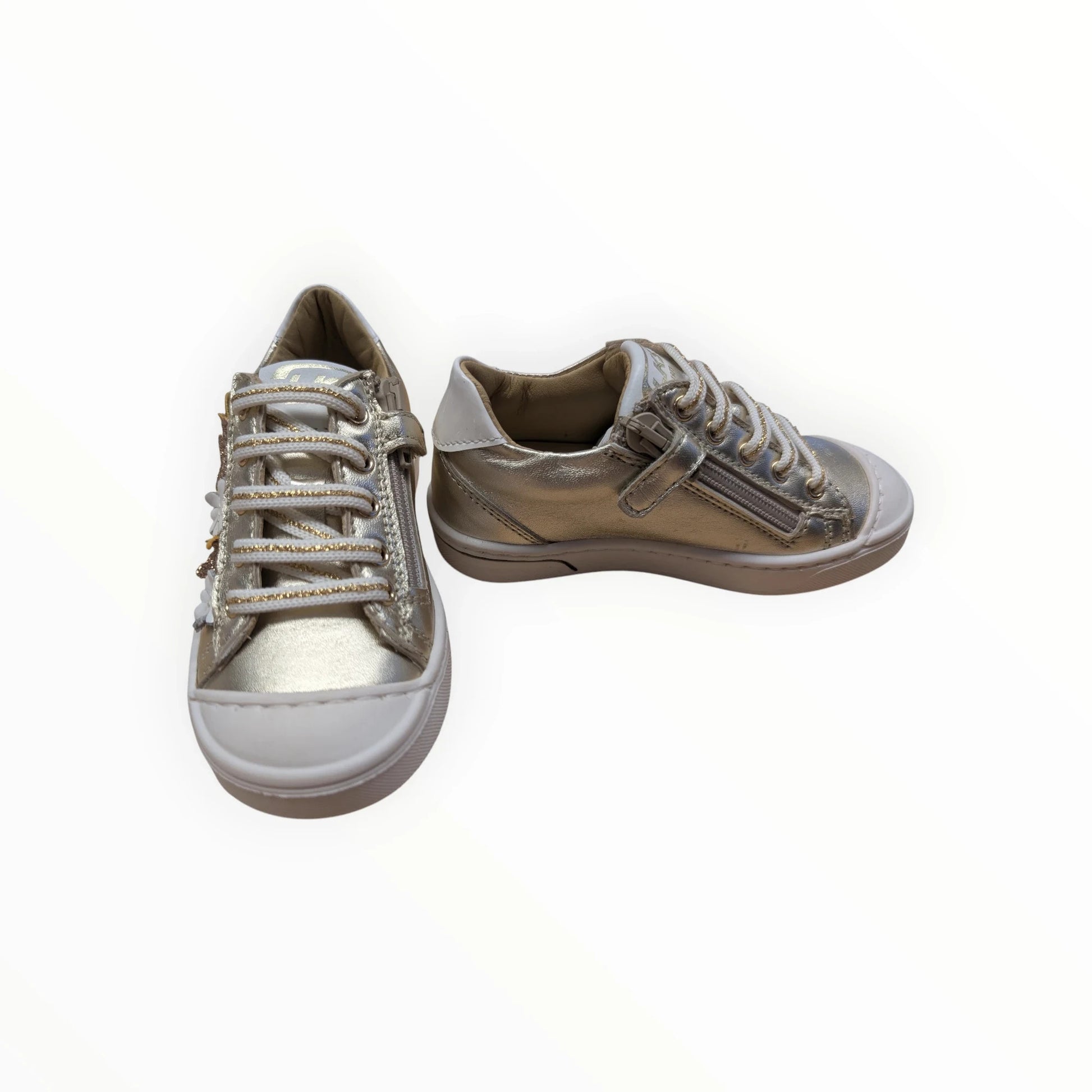 Pierrot Outlet gouden sneakers voor kinderen met rits en veters, bloemendecoratie en witte zool.