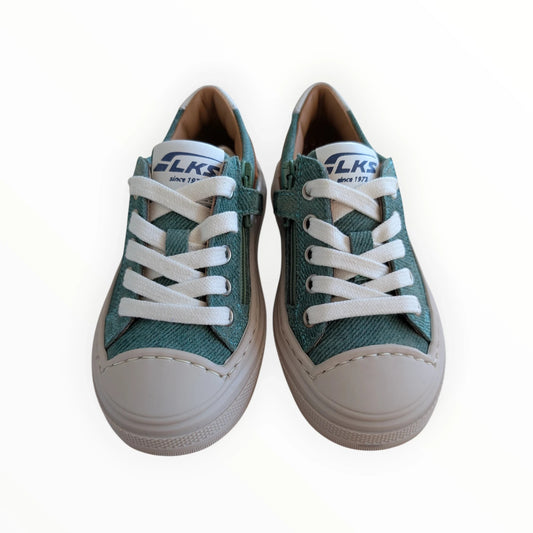 Pierrot Outlet groene denim-achtige sneakers voor kinderen met veters en rits, witte neus en oranje accenten.