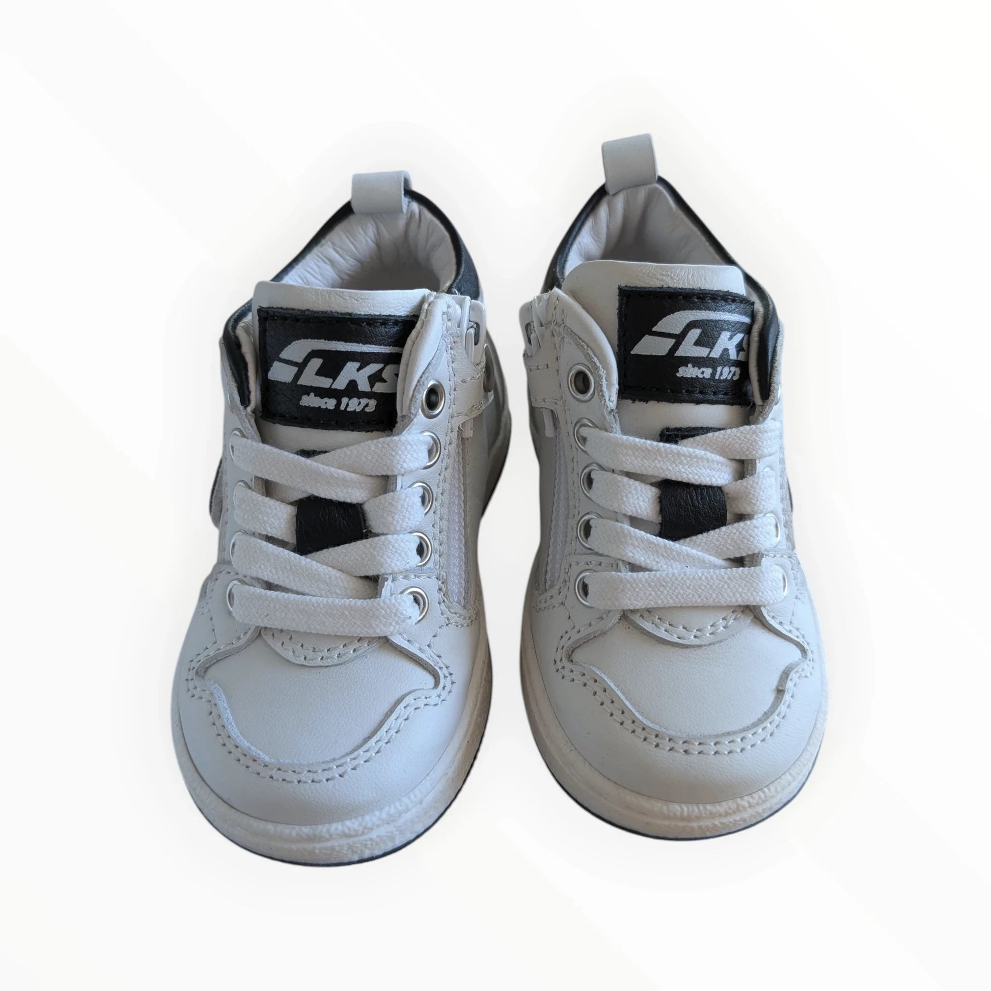 Pierrot Outlet witte kindersneakers met rits en veters, kunstleer, zwarte accenten en logo