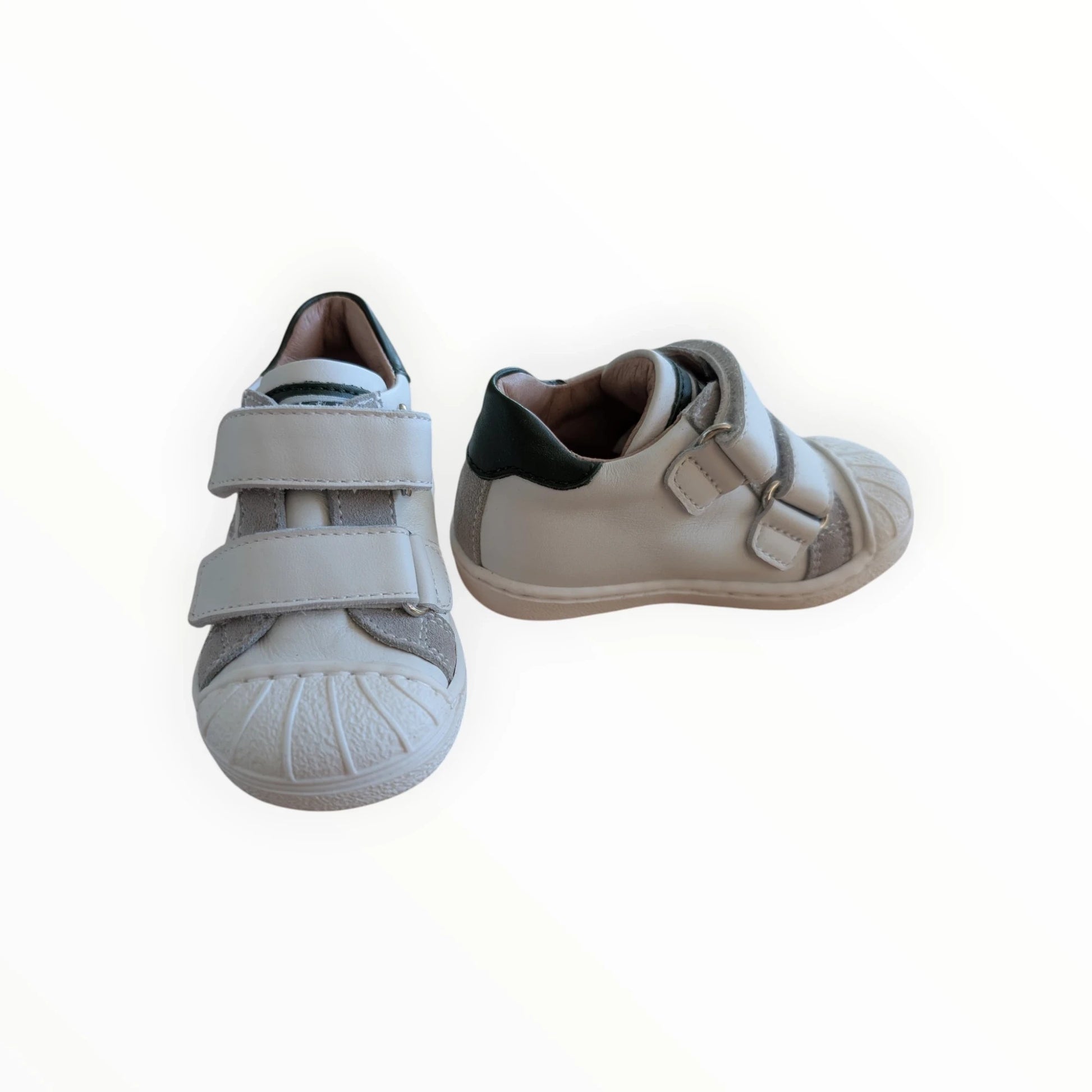 Pierrot Outlet witte leren kindersneakers met dubbele klittenbandsluiting en grijze accenten
