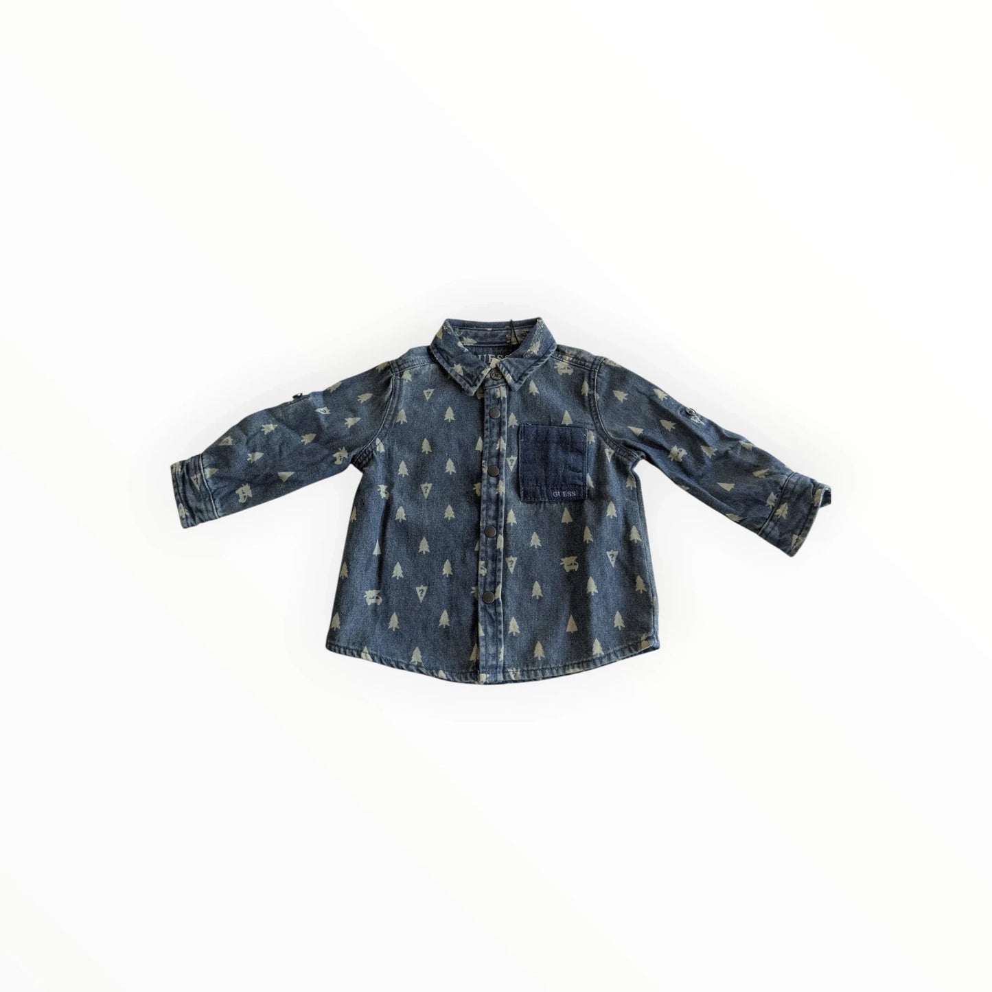 Pierrot Outlet kinder spijkerblouse met boomprint, lange mouwen, kraag, knoopsluiting en borstzak.