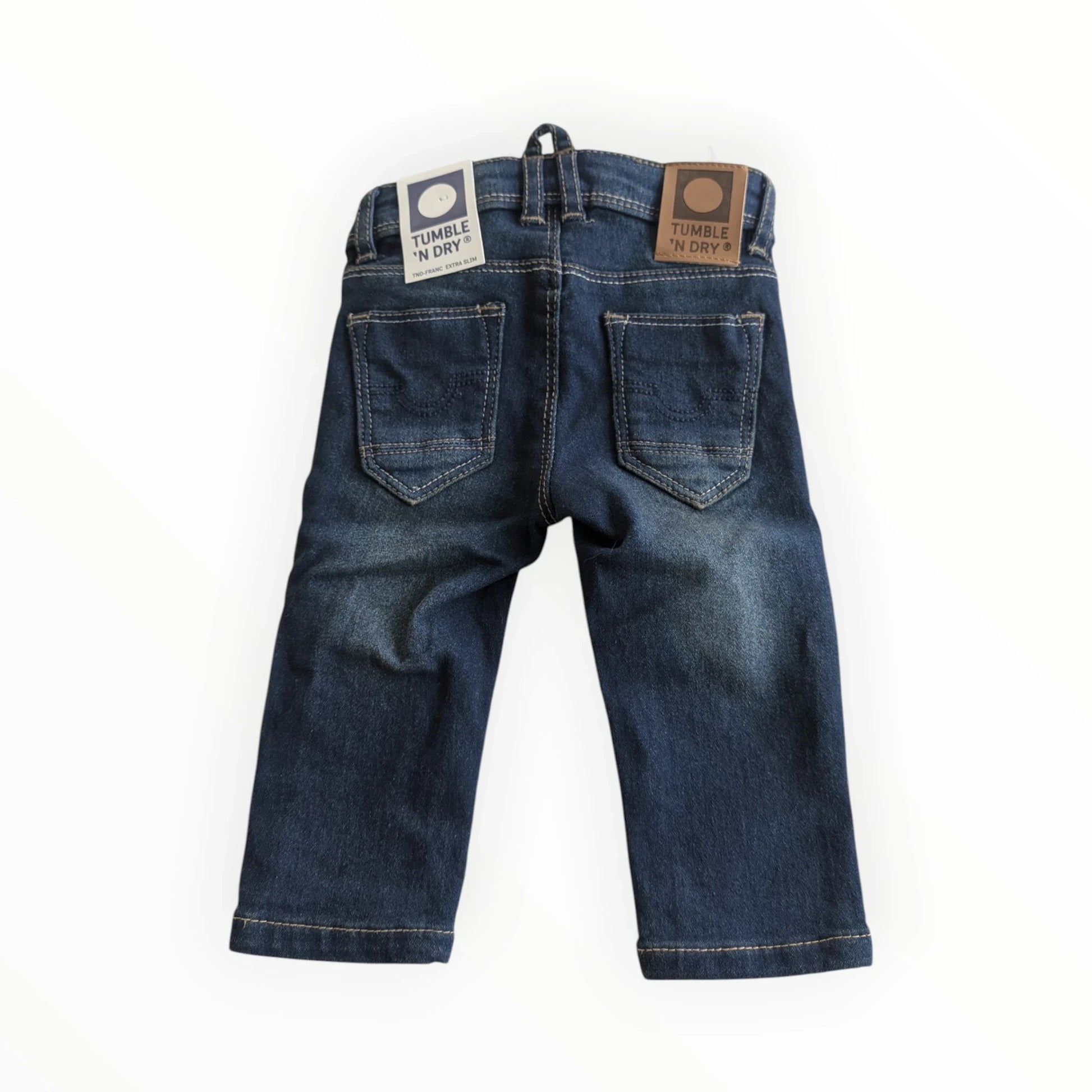 Pierrot Outlet Tumble 'N Dry kinder spijkerbroek, donkerblauw denim met subtiele slijtage en verstelbare tailleband.