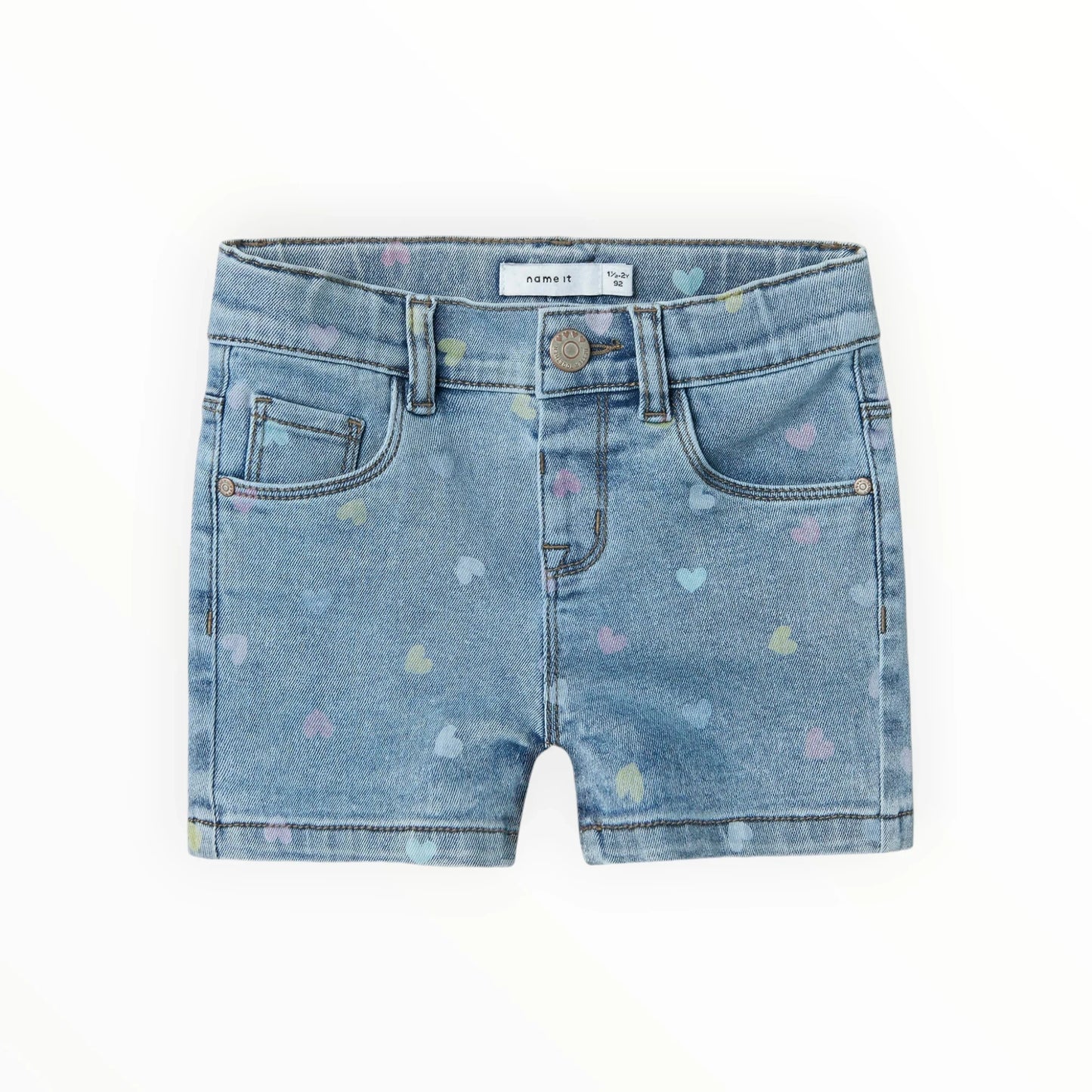 Pierrot Outlet kinder denim shorts met all-over hartjesprint in pastelkleuren. Zacht en comfortabel.