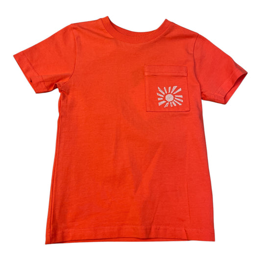 Pierrot Outlet oranje katoenen T-shirt voor kinderen met borstzakje en zonprint, ideaal voor zomerse avonturen.