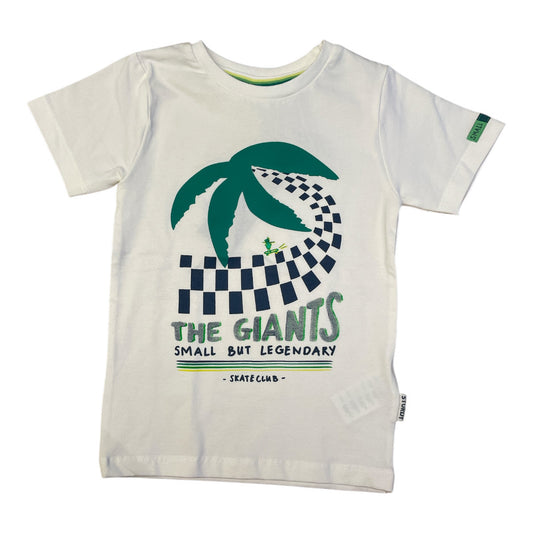 Pierrot Outlet witte katoenen T-shirt voor kinderen met palmboom en schaakbordprint. Tekst 'THE GIANTS SMALL BUT LEGENDARY - SKATE CLUB'.