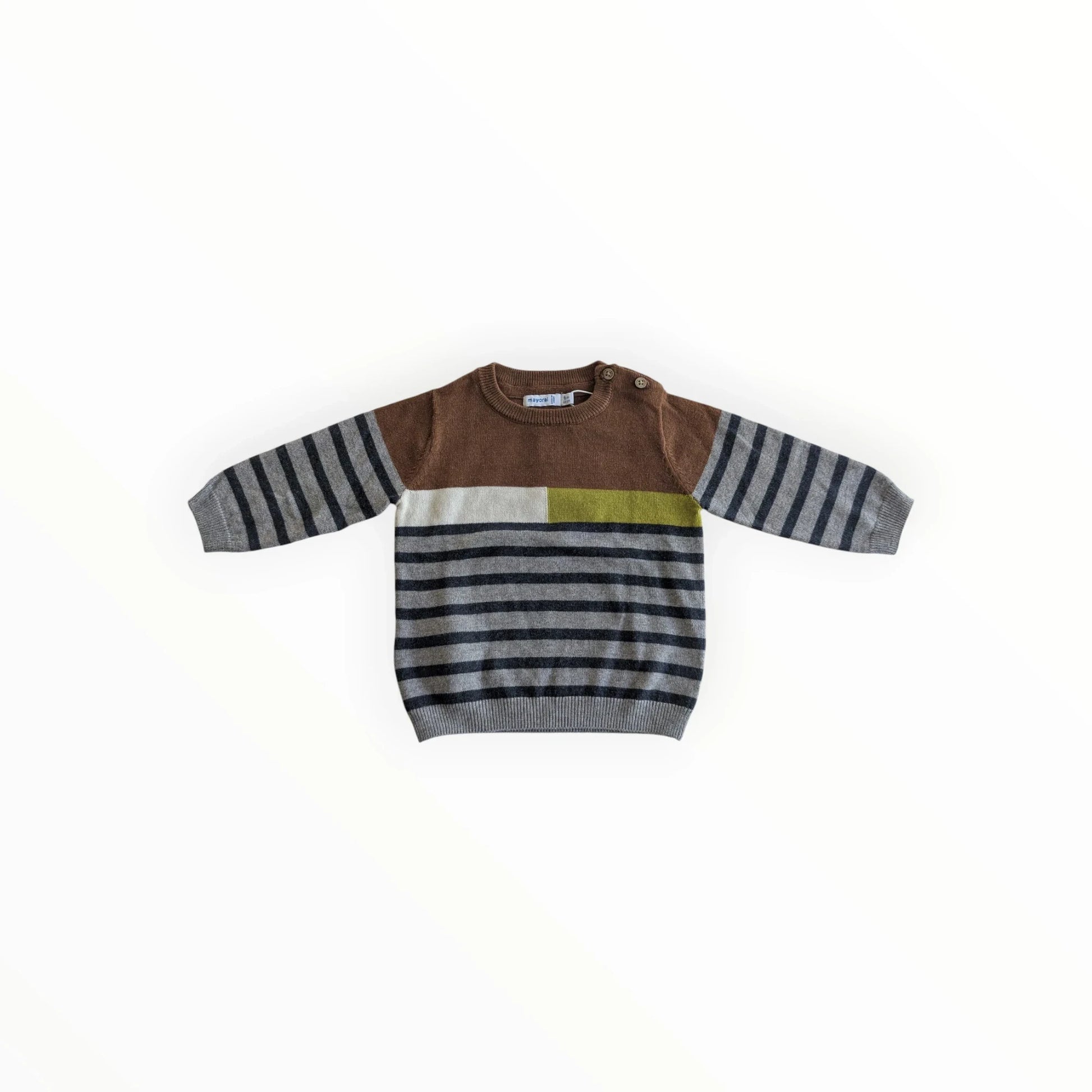 Pierrot Outlet gestreepte gebreide kinder trui met lange mouwen in bruin, grijs en groen. Met knoopsluiting op de schouder.