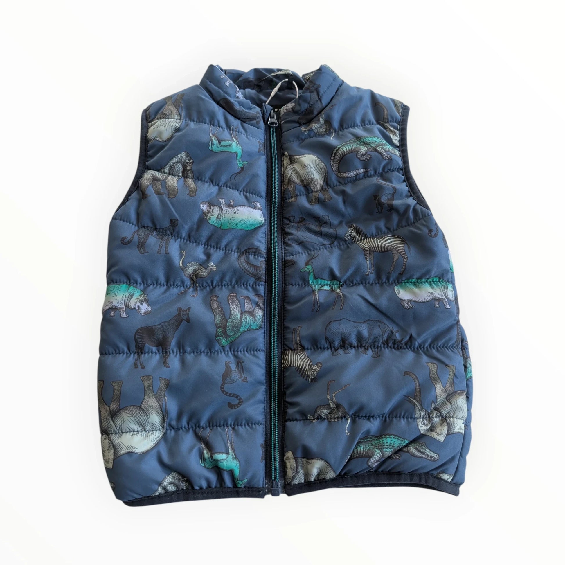 Pierrot Outlet blauw gewatteerd kindervest met dierenprint, opstaande kraag en ritssluiting.