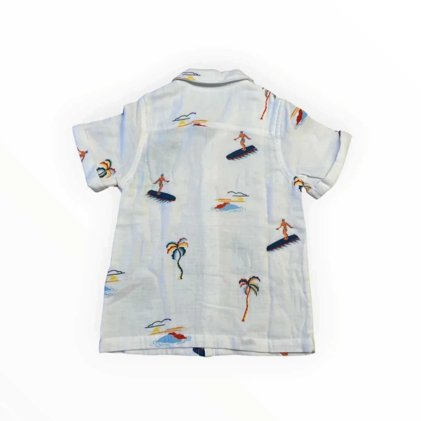 Pierrot Outlet wit kinder overhemd met korte mouwen en surfprint. Gemaakt van lichte stof, ideaal voor de zomer.