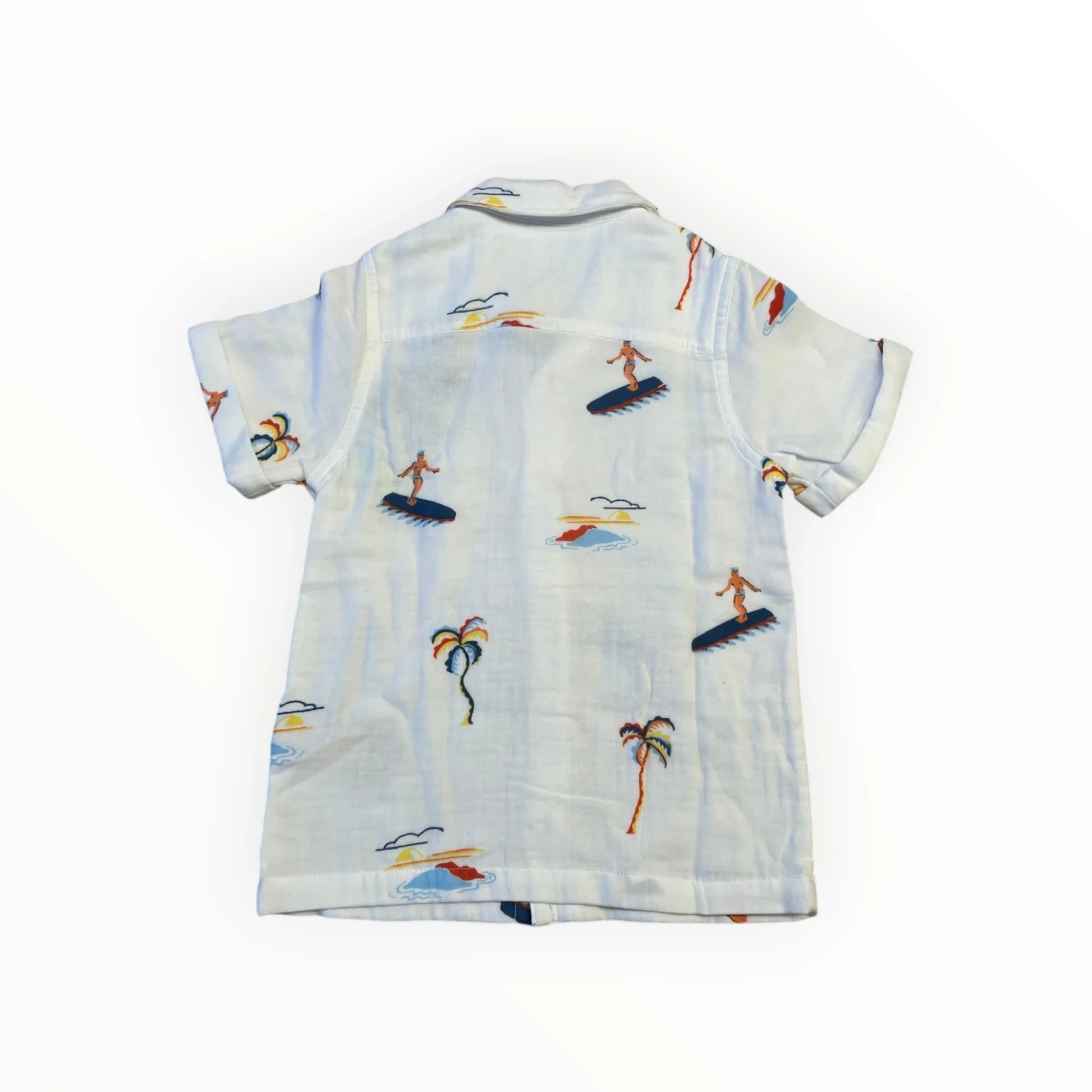 Pierrot Outlet wit kinder overhemd met korte mouwen en surfprint. Gemaakt van lichte stof, ideaal voor de zomer.