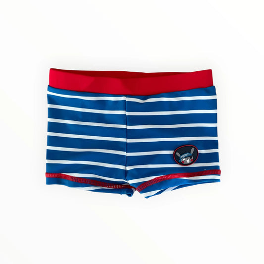 Pierrot Outlet kinderzwembroek met blauw-witte strepen, rode tailleband en schattige dierenapplicatie.