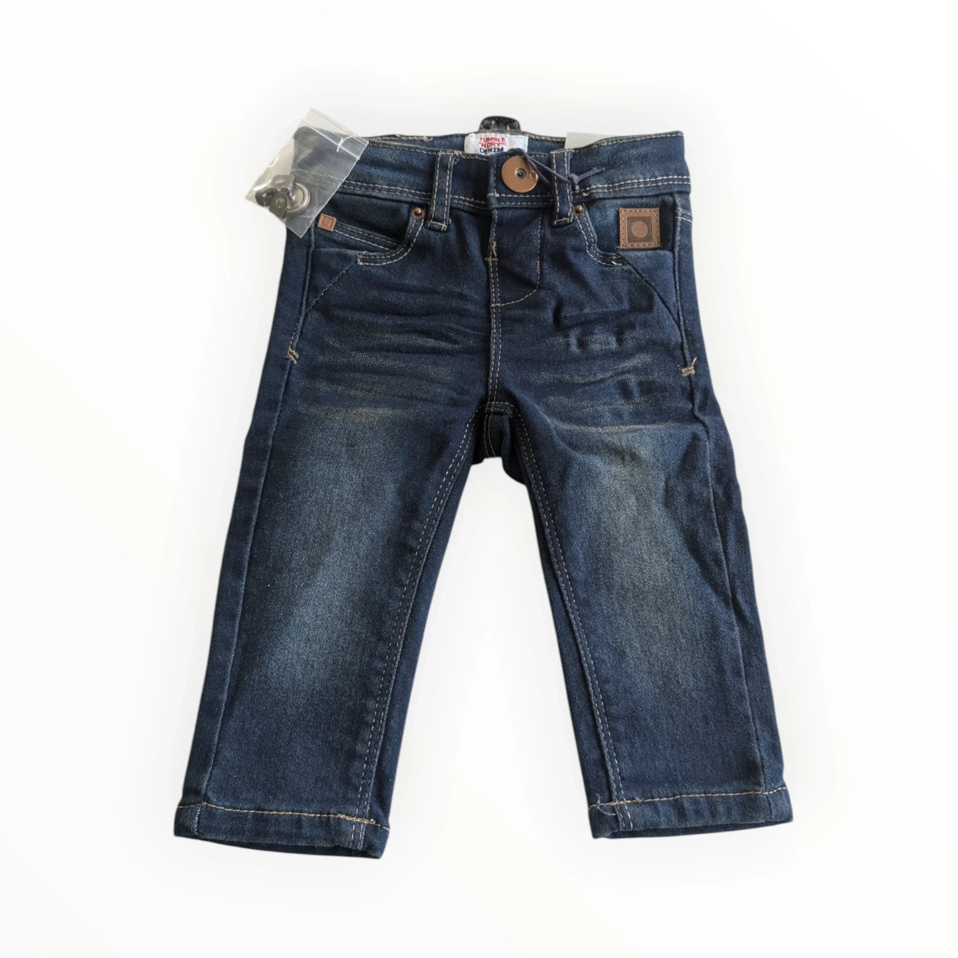 Pierrot Outlet jeans voor kinderen, donkerblauwe denim met subtiele slijtage, verstelbare tailleband en zakken.