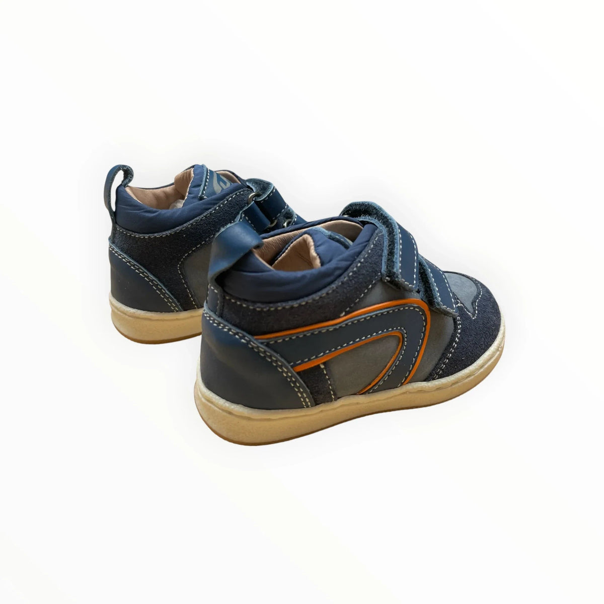 Pierrot Outlet kinderschoenen in donkerblauw en grijs suède met oranje accenten en handige klittenbandsluiting