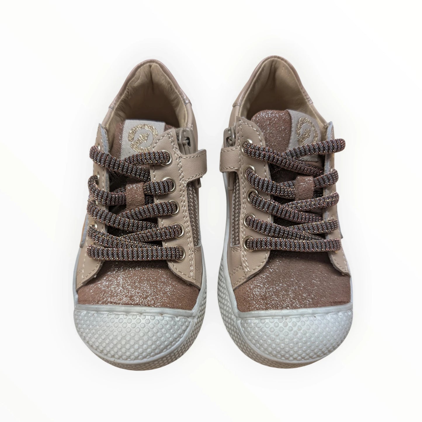 Pierrot Outlet kindersneakers met veters en rits, beige met glitters, leer en textiel, rubberen neus en zool.