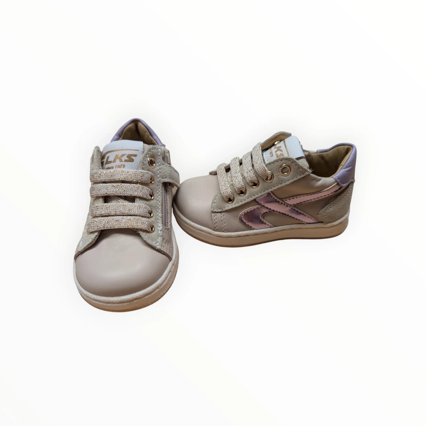 Pierrot Outlet beige leren en suède kindersneakers met glitter veters, rits en metallic roze/paarse accenten.