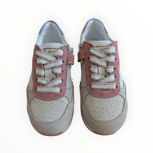 Pierrot Outlet kindersneakers met veters en rits in beige, roze en goud. Gemaakt van textiel en suède met glitterdetails.