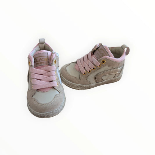 Pierrot Outlet kindersneakers in beige en roze met veters en rits, gemaakt van suède en leer.