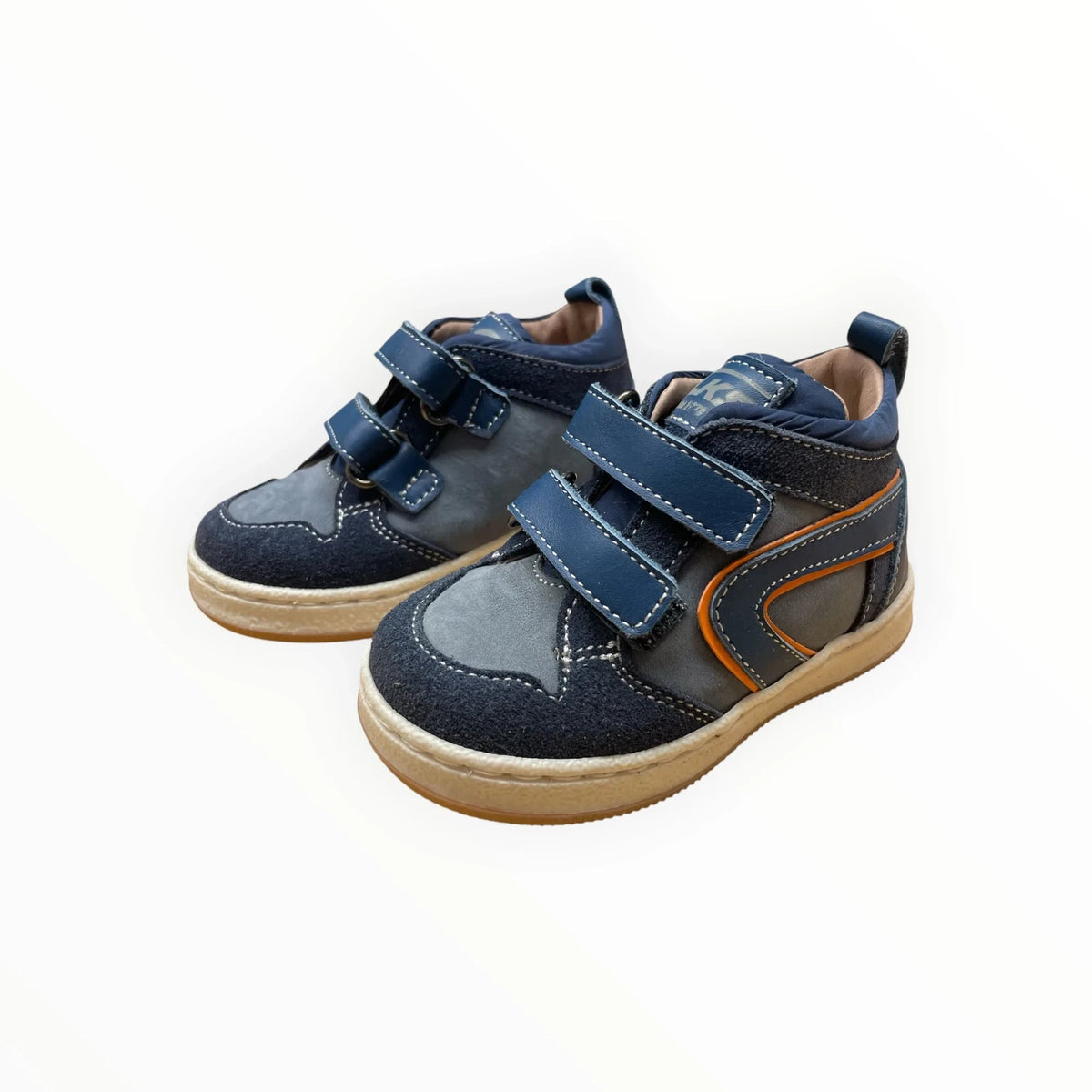 Pierrot Outlet kindersneakers in donkerblauw en grijs suède met oranje accenten en handige klittenbandsluiting