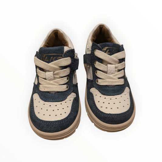 Pierrot Outlet kindersneakers van suède en leer in blauw, beige en groen met veters en klittenbandsluiting.