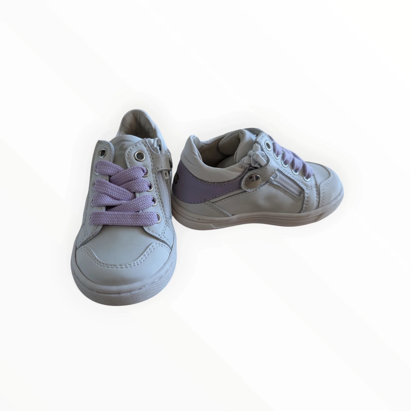 Pierrot Outlet kindersneakers in crème met paarse accenten, veters, rits en glitterster.