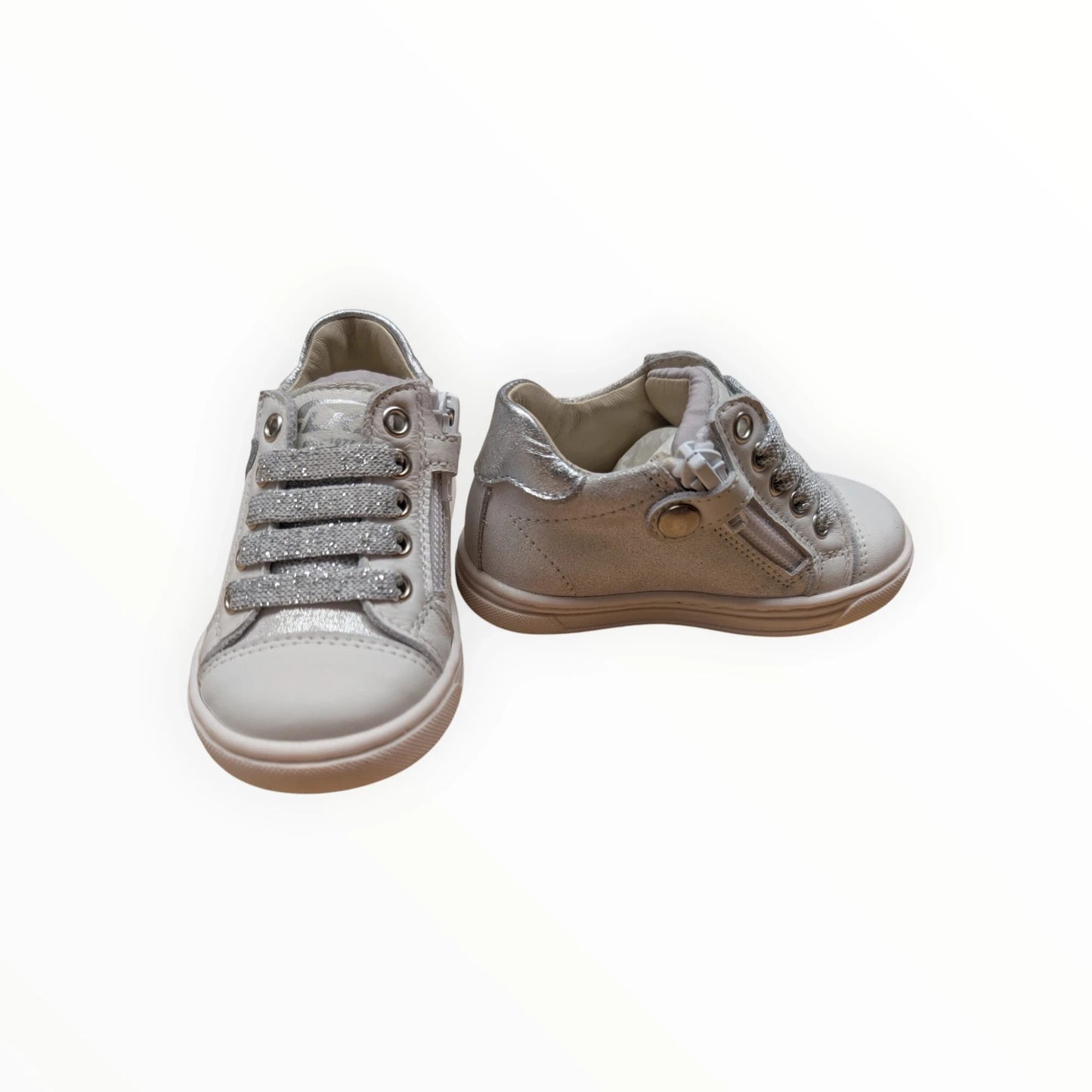 Pierrot Outlet kindersneakers in crèmekleurig leer met zilveren glitterveters en konijnenapplicatie