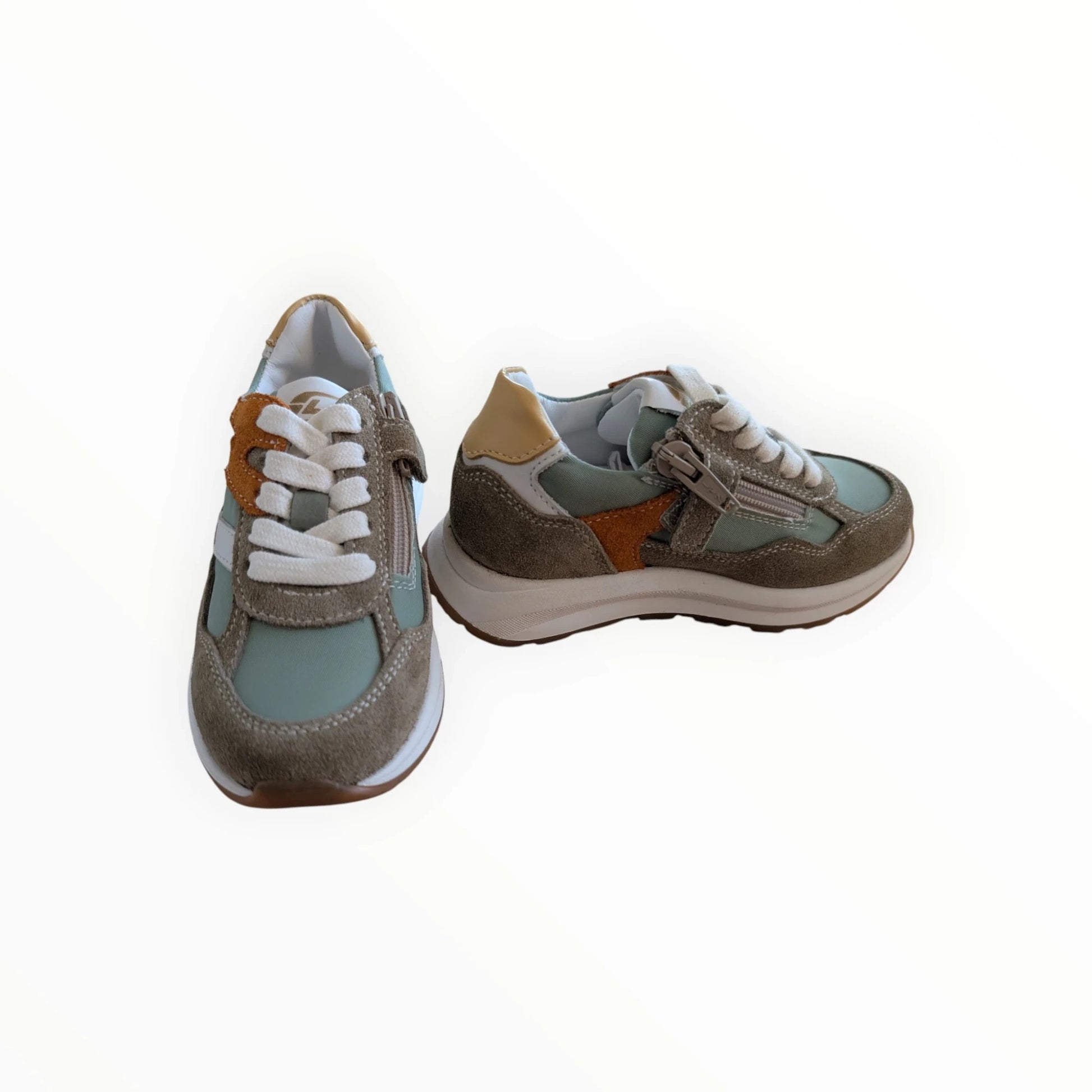 Pierrot Outlet kindersneakers in groen en bruin suède en textiel met rits en veters. Comfortabele en stijlvolle schoenen voor kinderen.