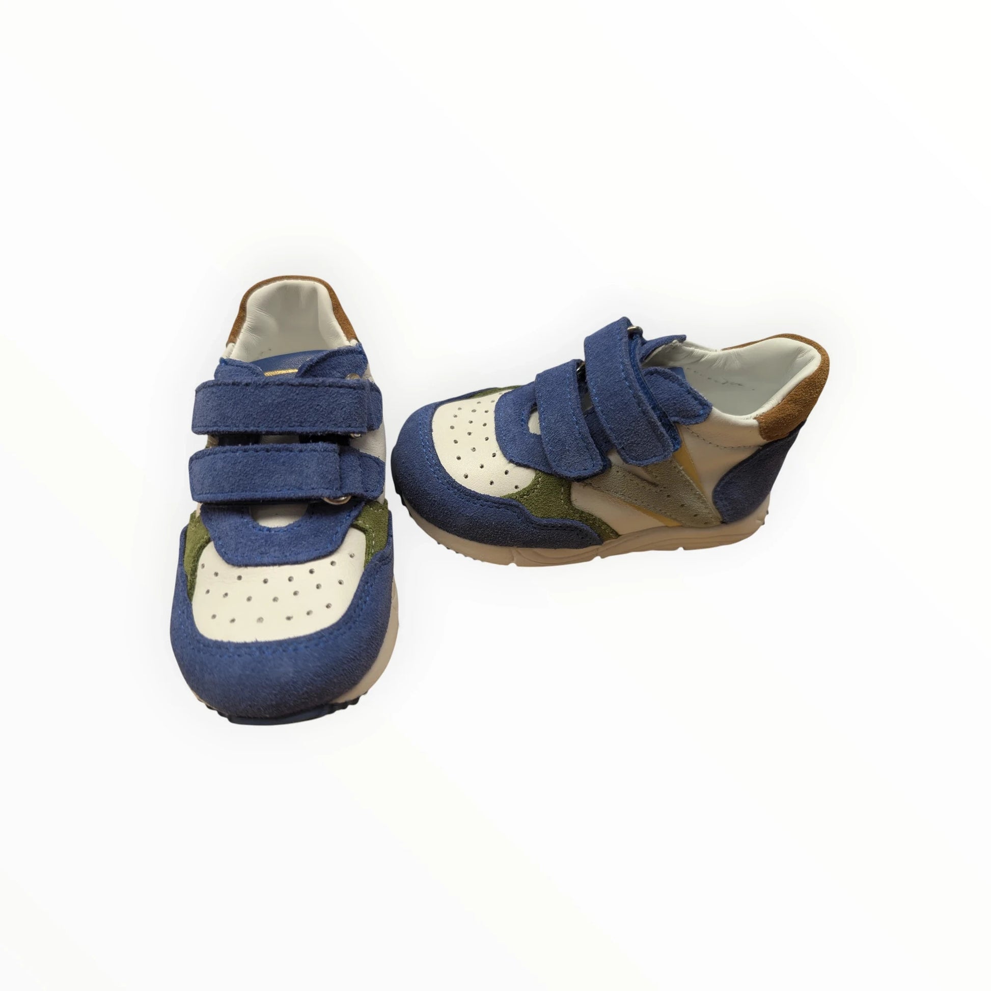 Pierrot Outlet kindersneakers met klittenbandsluiting in blauw, wit, groen en bruin, gemaakt van leer en suède.