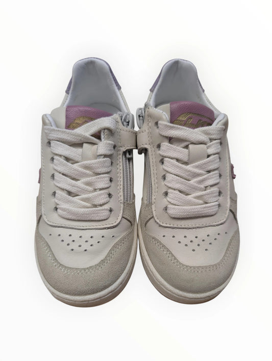 Pierrot Outlet kindersneakers van leer en suède in neutraal met paarse en roze accenten, met rits en veters.