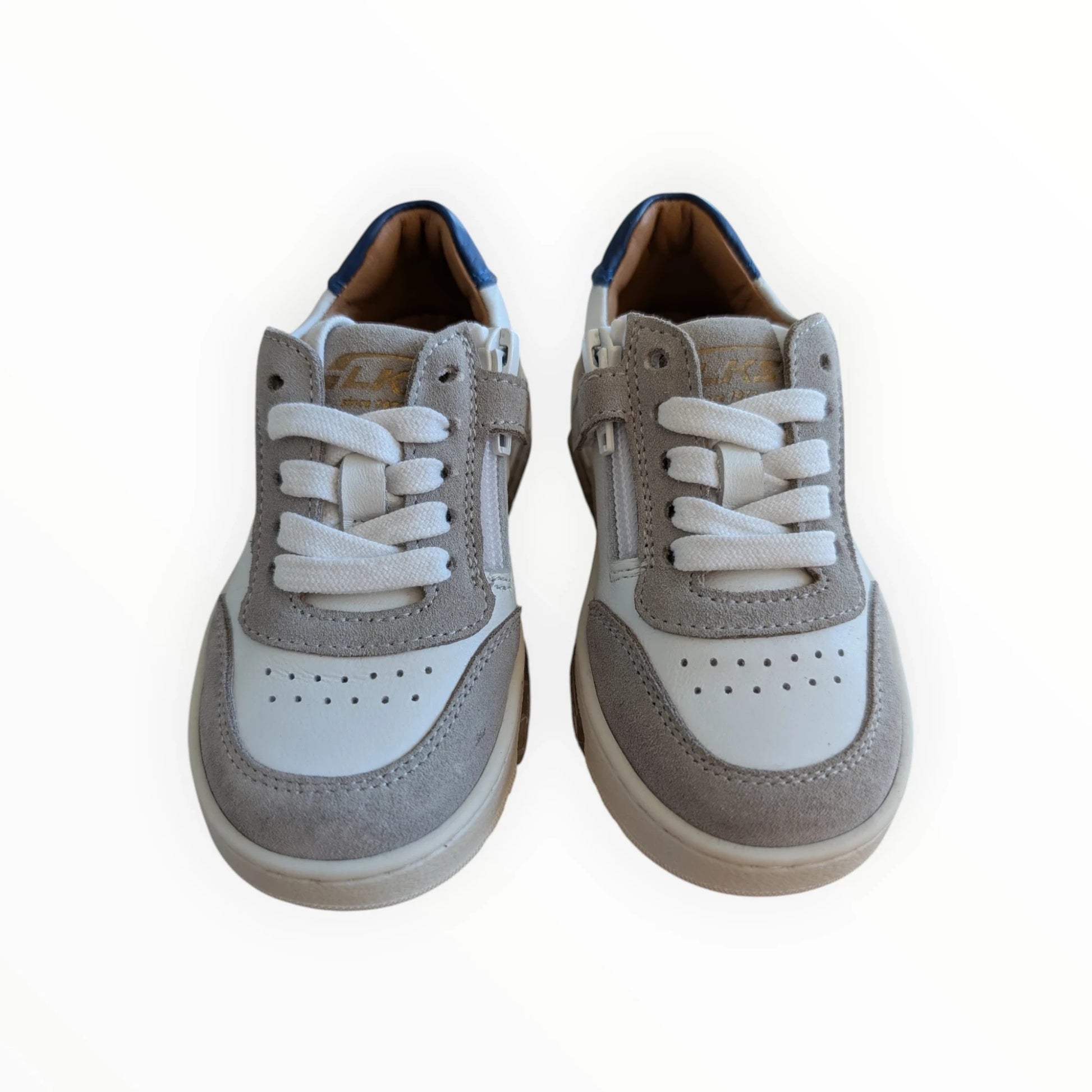 Pierrot Outlet kindersneakers van leer en suède in wit, grijs en blauw met veters en rits.