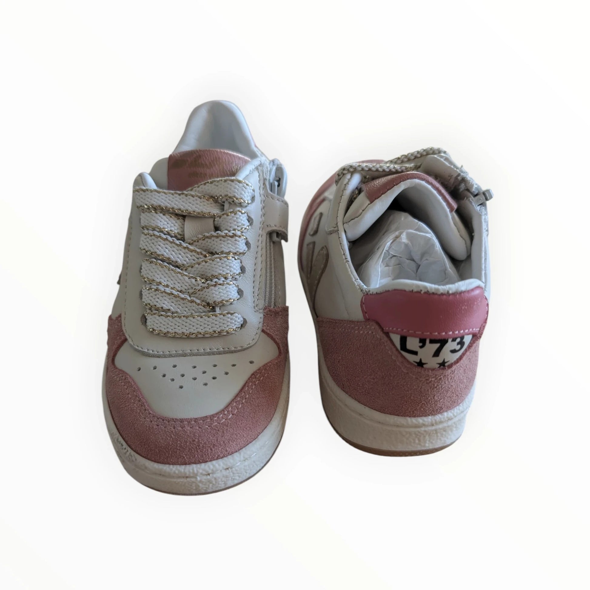 Pierrot Outlet kindersneakers off-white en roze leer met suède, veters en rits, sterrenpatroon op de hiel.