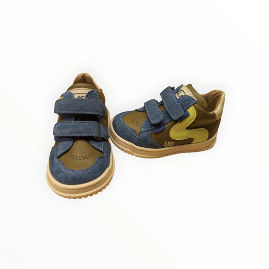 Pierrot Outlet kindersneakers in olijfgroen en blauw met suède en leer, klittenbandsluiting en rubberen zool.