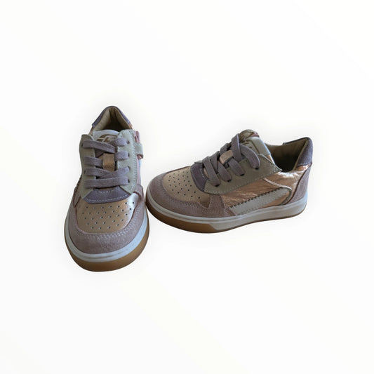 Pierrot Outlet kindersneakers met veters en rits in roze, beige en koperkleur. Suède en synthetisch materiaal met perforaties.