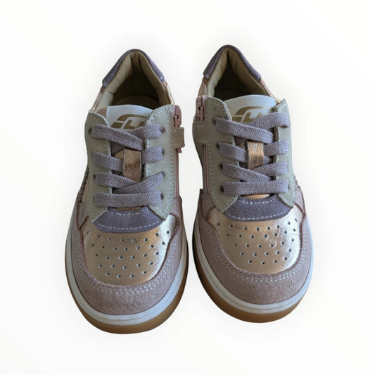 Pierrot Outlet kindersneakers in roze, beige en koper met veters en rits. Suède en synthetisch materiaal met perforaties.