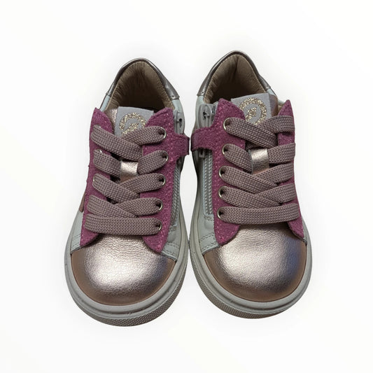 Pierrot Outlet kindersneakers met veters en rits in metallic roze en zilver leer en textiel.