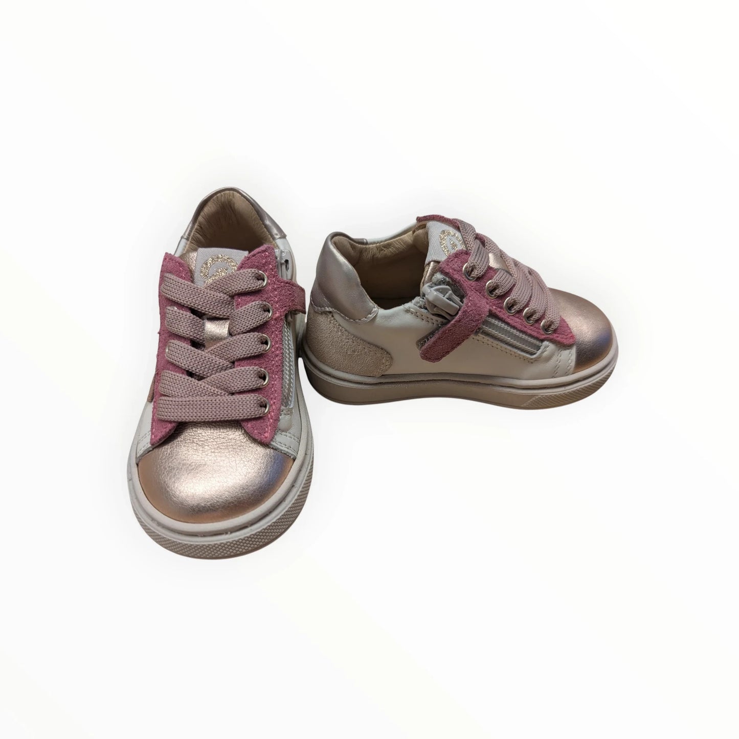 Pierrot Outlet kindersneakers met veters en rits, metallic roze en zilver met roze accenten, leer en textiel.