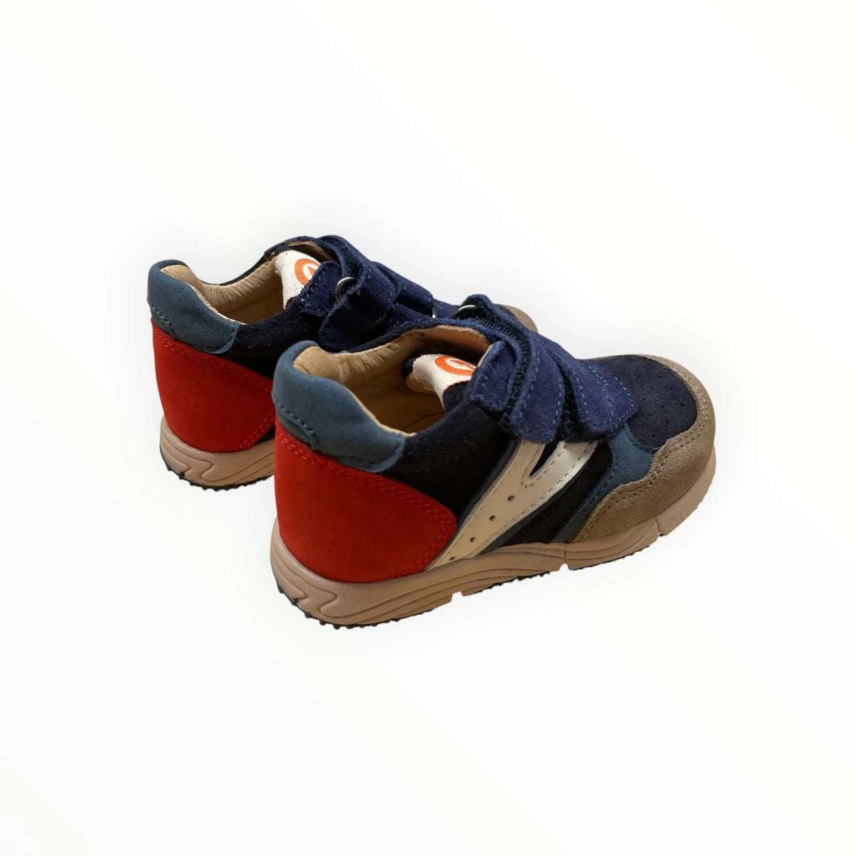 Pierrot Outlet kindersneakers van suède en leer in blauw, bruin en rood met handige klittenbandsluiting.